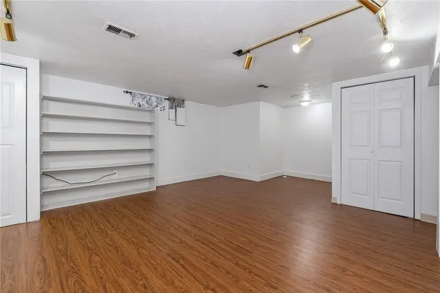 4360 Hemlock Cir gallery image 33