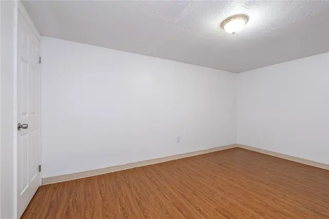 4360 Hemlock Cir gallery image 34
