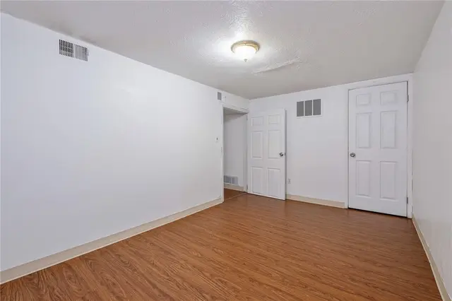 4360 Hemlock Cir gallery image 35