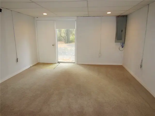 4371 Kilbert Dr gallery image 24