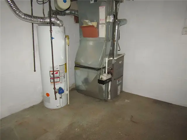 4371 Kilbert Dr gallery image 32