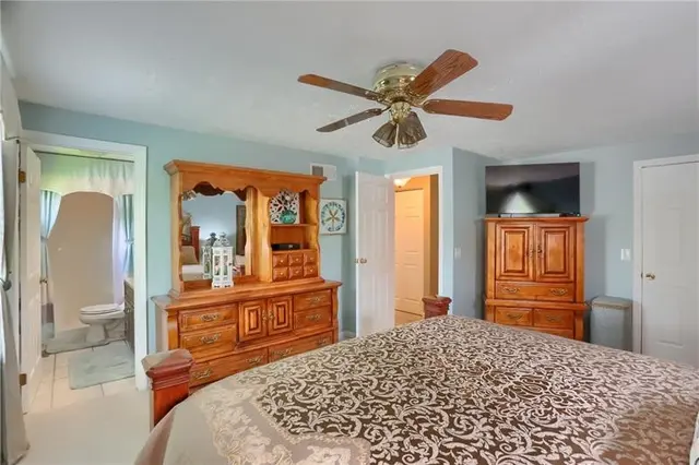 439 Deerfield Dr gallery image 2