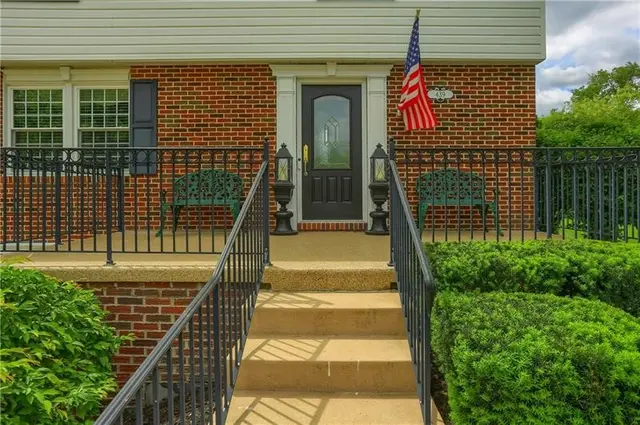 439 Deerfield Dr gallery image 3