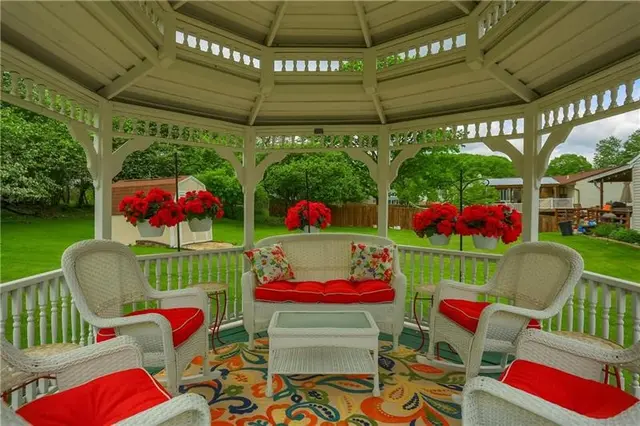 439 Deerfield Dr gallery image 4