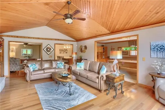 439 Deerfield Dr gallery image 5
