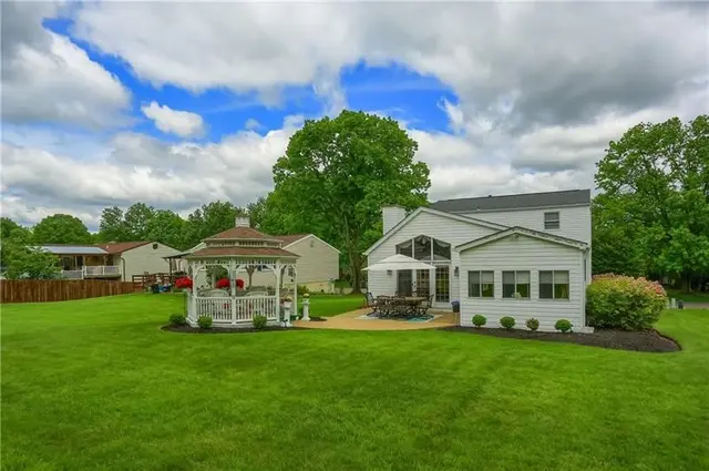 439 Deerfield Dr gallery image 7