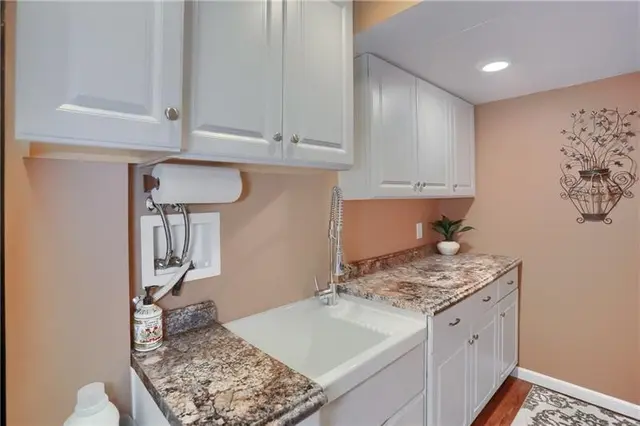 439 Deerfield Dr gallery image 8