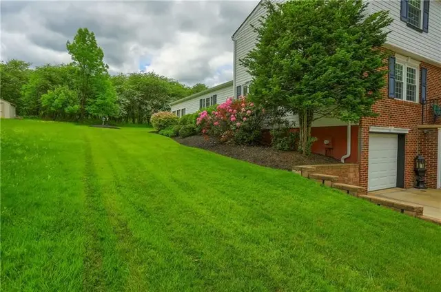439 Deerfield Dr gallery image 9
