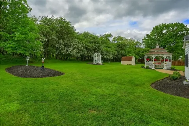 439 Deerfield Dr gallery image 11