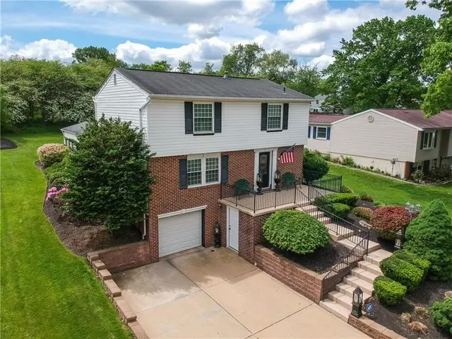 439 Deerfield Dr gallery image 17