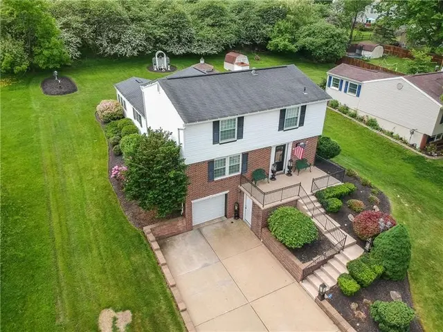 439 Deerfield Dr gallery image 22
