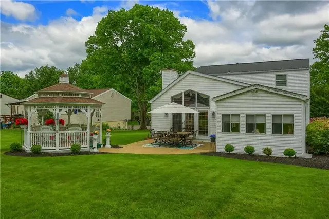 439 Deerfield Dr gallery image 29