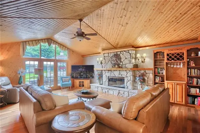 439 Deerfield Dr gallery image 31