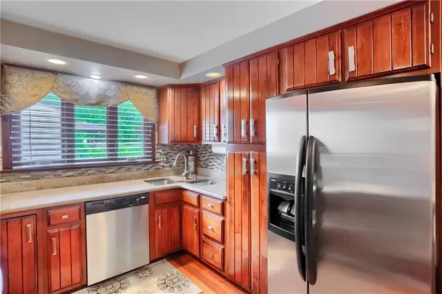 439 Deerfield Dr gallery image 32