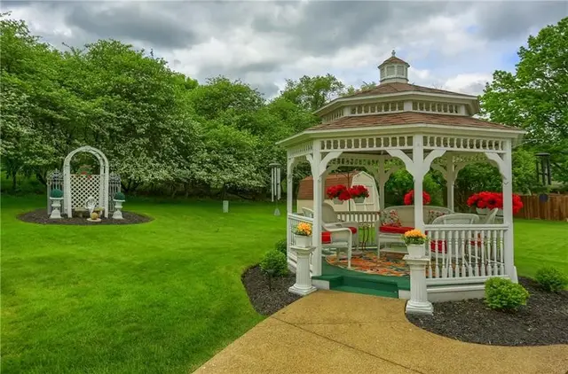 439 Deerfield Dr gallery image 34