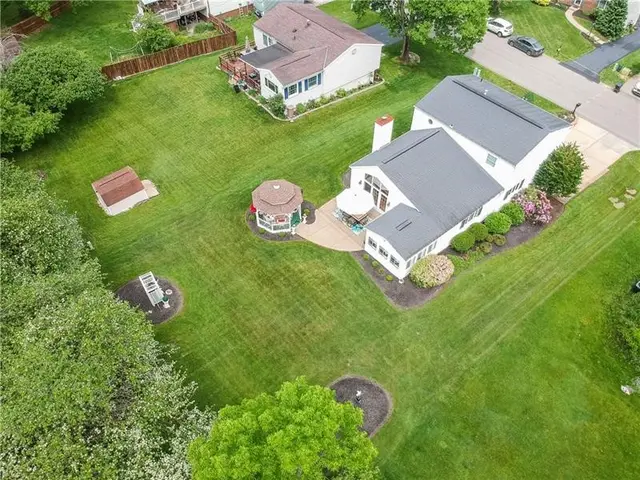 439 Deerfield Dr gallery image 35