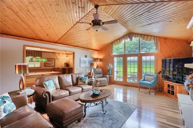 439 Deerfield Dr gallery image 37