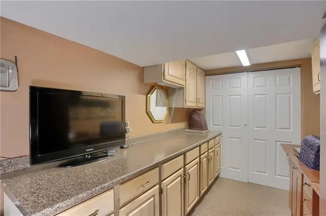 439 Deerfield Dr gallery image 38