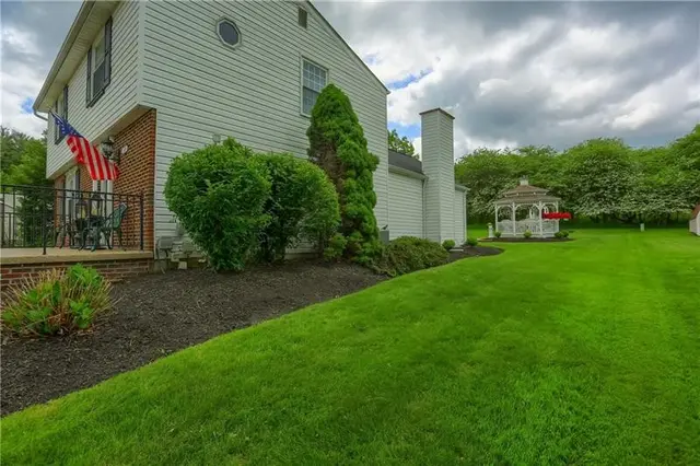 439 Deerfield Dr gallery image 50