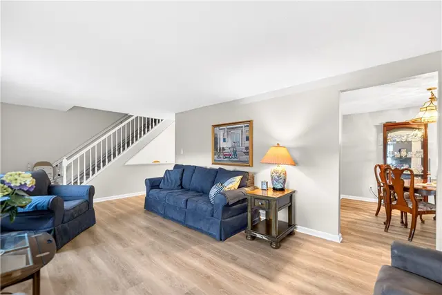 44 Oxford Ct gallery image 3