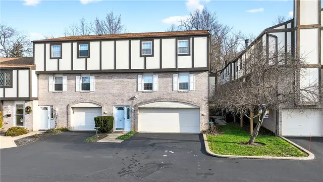 44 Oxford Ct gallery image 33