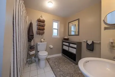 440 Cardinal gallery image 2
