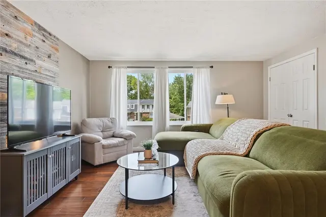 4400 Laurel Oak Drive gallery image 4