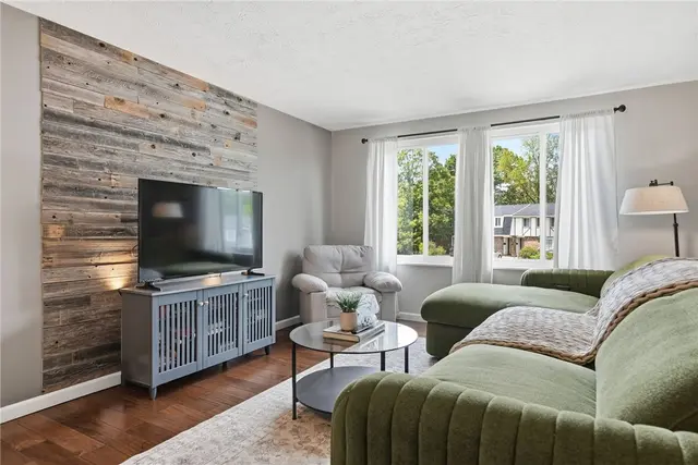 4400 Laurel Oak Drive gallery image 10