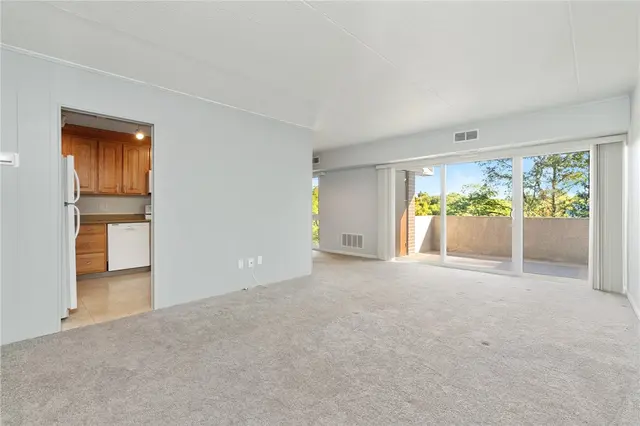 4404 Charlemagne Cir gallery image 2