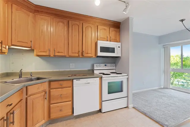 4404 Charlemagne Cir gallery image 4