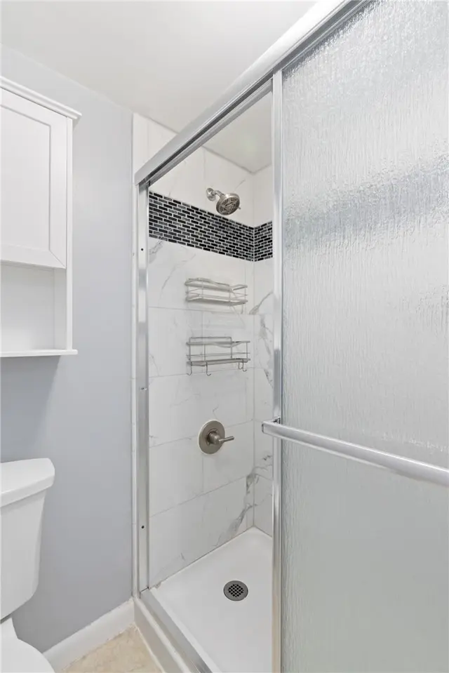 4404 Charlemagne Cir gallery image 18
