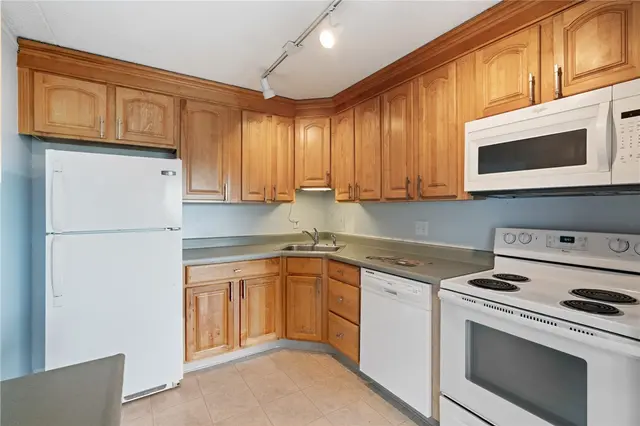 4404 Charlemagne Cir gallery image 27