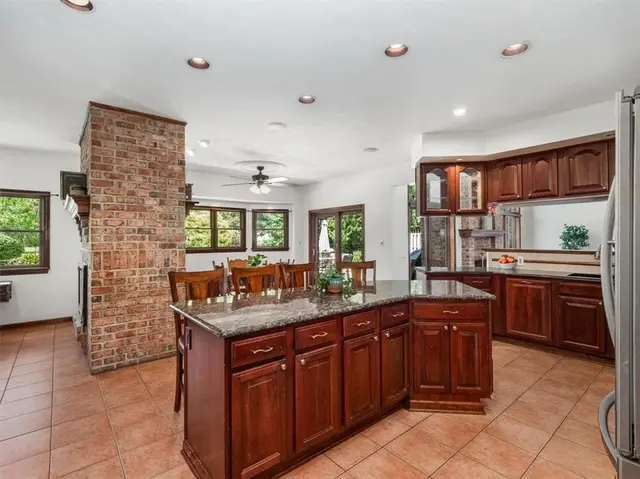 4407 Wildwood Sample Rd gallery image 46