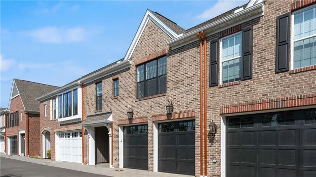 441 Roebling Ct gallery image 24