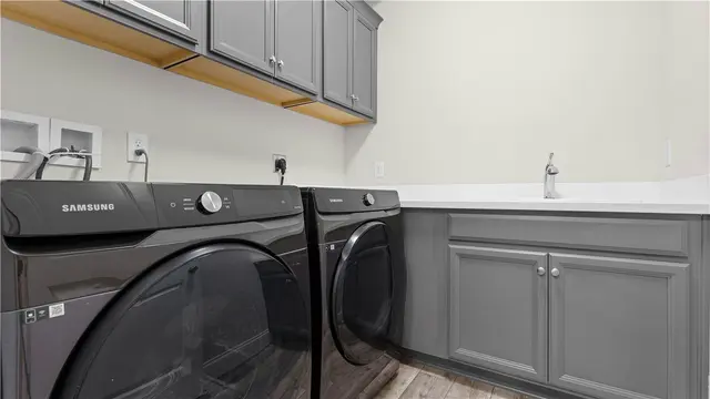 441 Roebling Ct gallery image 34