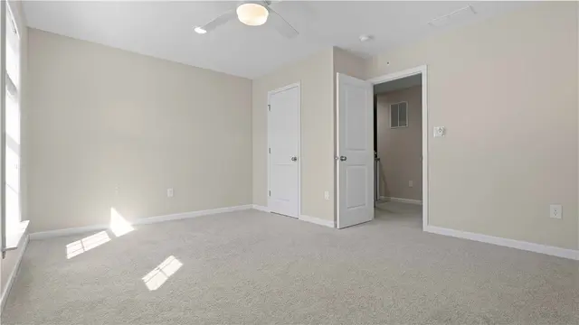 441 Roebling Ct gallery image 39