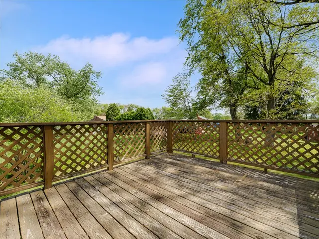 442 Englewood Dr gallery image 6