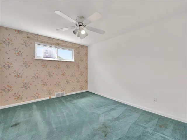 442 Englewood Dr gallery image 13