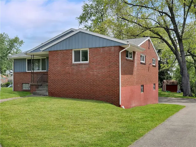 442 Englewood Dr gallery image 15