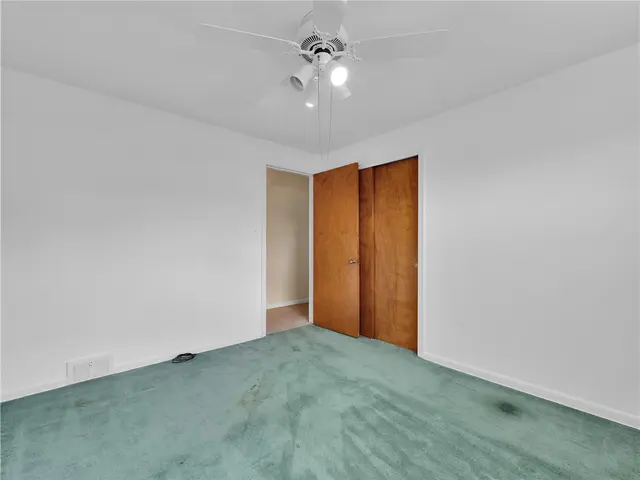 442 Englewood Dr gallery image 21