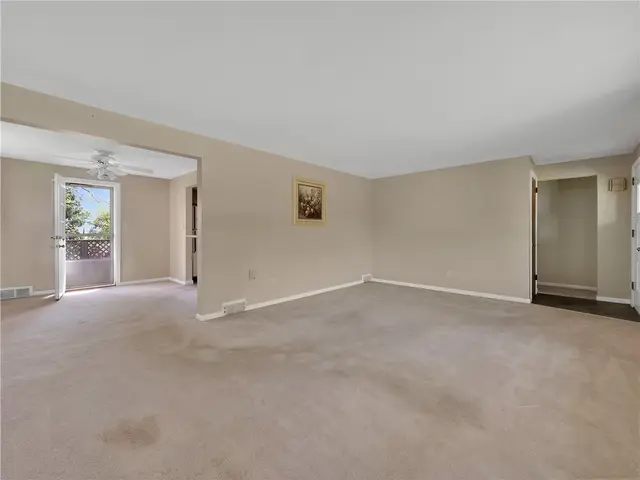 442 Englewood Dr gallery image 22