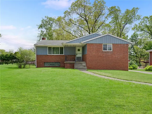 442 Englewood Dr gallery image 23