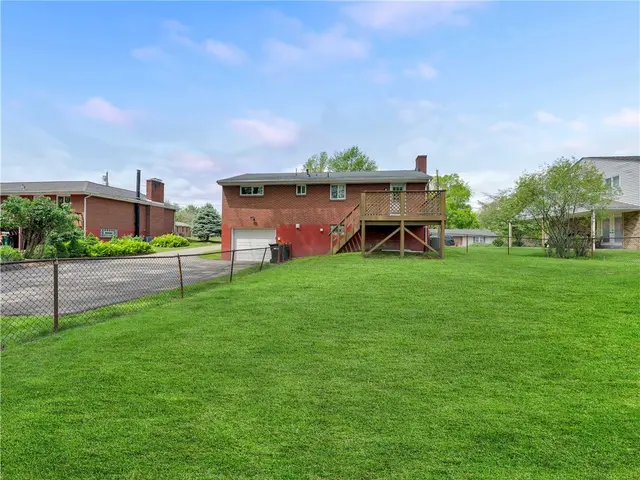 442 Englewood Dr gallery image 24
