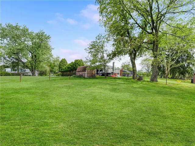 442 Englewood Dr gallery image 26