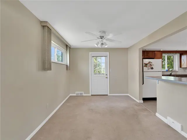 442 Englewood Dr gallery image 29