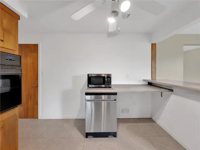 442 Englewood Dr gallery image 30