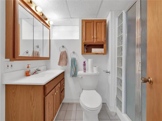 442 Englewood Dr gallery image 31