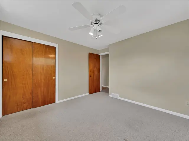 442 Englewood Dr gallery image 32