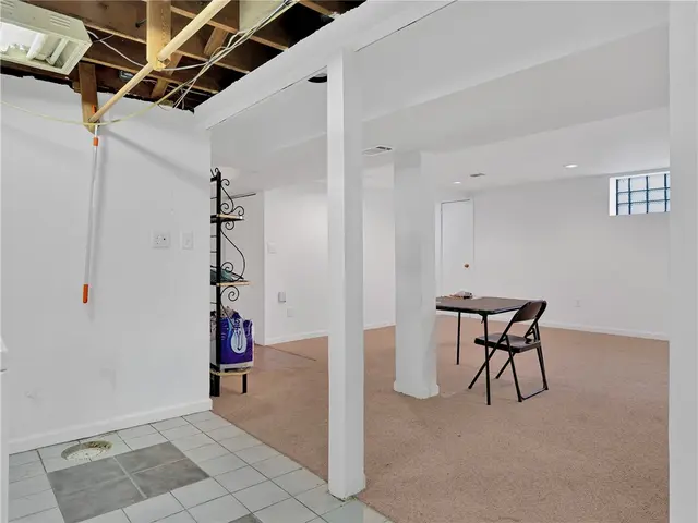 442 Englewood Dr gallery image 33