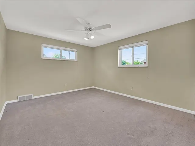 442 Englewood Dr gallery image 34